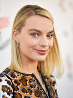 Margot Robbie Longsleeve T-shirt #3185629
