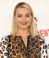 Margot Robbie Longsleeve T-shirt #3185772