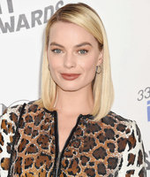 Margot Robbie Longsleeve T-shirt #3185841