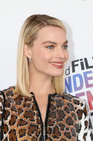 Margot Robbie Longsleeve T-shirt #3185849