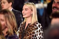 Margot Robbie Longsleeve T-shirt #3185868