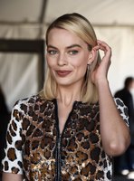 Margot Robbie Longsleeve T-shirt #3185902