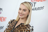 Margot Robbie Longsleeve T-shirt #3185929