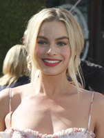 Margot Robbie hoodie #3206313