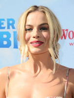 Margot Robbie Longsleeve T-shirt #3206582