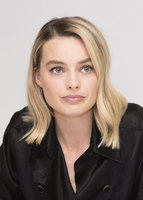 Margot Robbie Longsleeve T-shirt #3308169