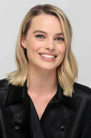Margot Robbie Longsleeve T-shirt #3312248