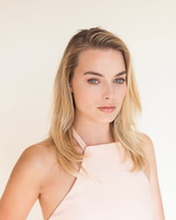 Margot Robbie tote bag #G2289758