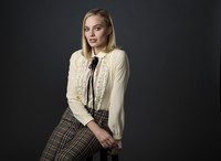 Margot Robbie Longsleeve T-shirt #3681419