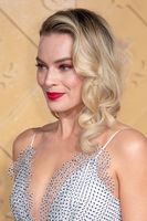 Margot Robbie Longsleeve T-shirt #3802850