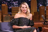 Margot Robbie Sweatshirt #3803095