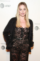 Margot Robbie t-shirt #3840077