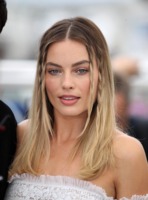 Margot Robbie Longsleeve T-shirt #3871981
