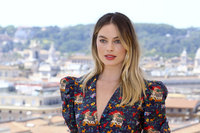 Margot Robbie Longsleeve T-shirt #3872078