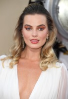 Margot Robbie Longsleeve T-shirt #3872106