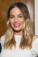 Margot Robbie t-shirt #3872110