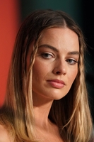 Margot Robbie Longsleeve T-shirt #3872360