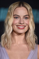 Margot Robbie t-shirt #3922610