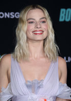 Margot Robbie t-shirt #3922622