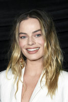 Margot Robbie t-shirt #3922630