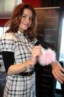 Maria Menounos Longsleeve T-shirt #1511936