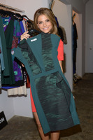 Maria Menounos Longsleeve T-shirt #2125436