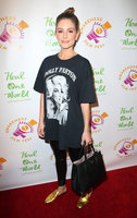 Maria Menounos t-shirt #3048742