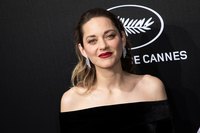 Marion Cotillard Longsleeve T-shirt #3903679