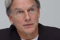 Mark Harmon Sweatshirt #2235273