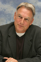 Mark Harmon Sweatshirt #2235286