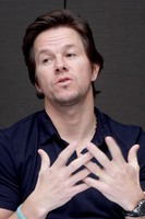 Mark Wahlberg Longsleeve T-shirt #2366292