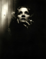Marlene Dietrich Longsleeve T-shirt #2684463