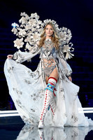 Martha Hunt Longsleeve T-shirt #2821014
