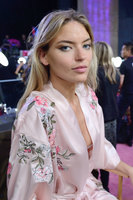 Martha Hunt Longsleeve T-shirt #2821026
