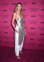 Martha Hunt Sweatshirt #2888618