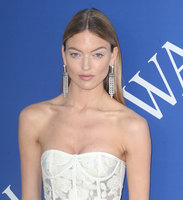 Martha Hunt mug #G1494587
