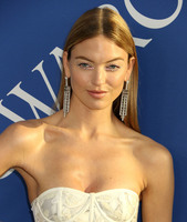 Martha Hunt mug #G1494673