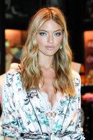 Martha Hunt mug #G1533437