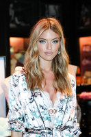 Martha Hunt Longsleeve T-shirt #3291445
