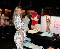 Martha Hunt Longsleeve T-shirt #3291477