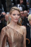 Martha Hunt mug #G2474785