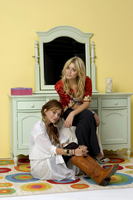 Mary-kate Olsen & Ashley Olsen Longsleeve T-shirt #3633062