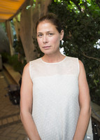 Maura Tierney longsleeve t-shirt #2736096