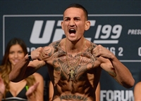 Max Holloway Longsleeve T-shirt #3521972