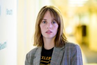 Maya Hawke Sweatshirt #3900568
