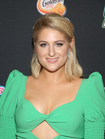 Meghan Trainor Longsleeve T-shirt #3747704