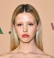 Mia Goth mug #G2567328