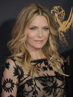 Michelle Pfeiffer longsleeve t-shirt #3792501