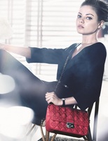 Mila Kunis Sweatshirt #2005391