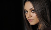 Mila Kunis Longsleeve T-shirt #2005400